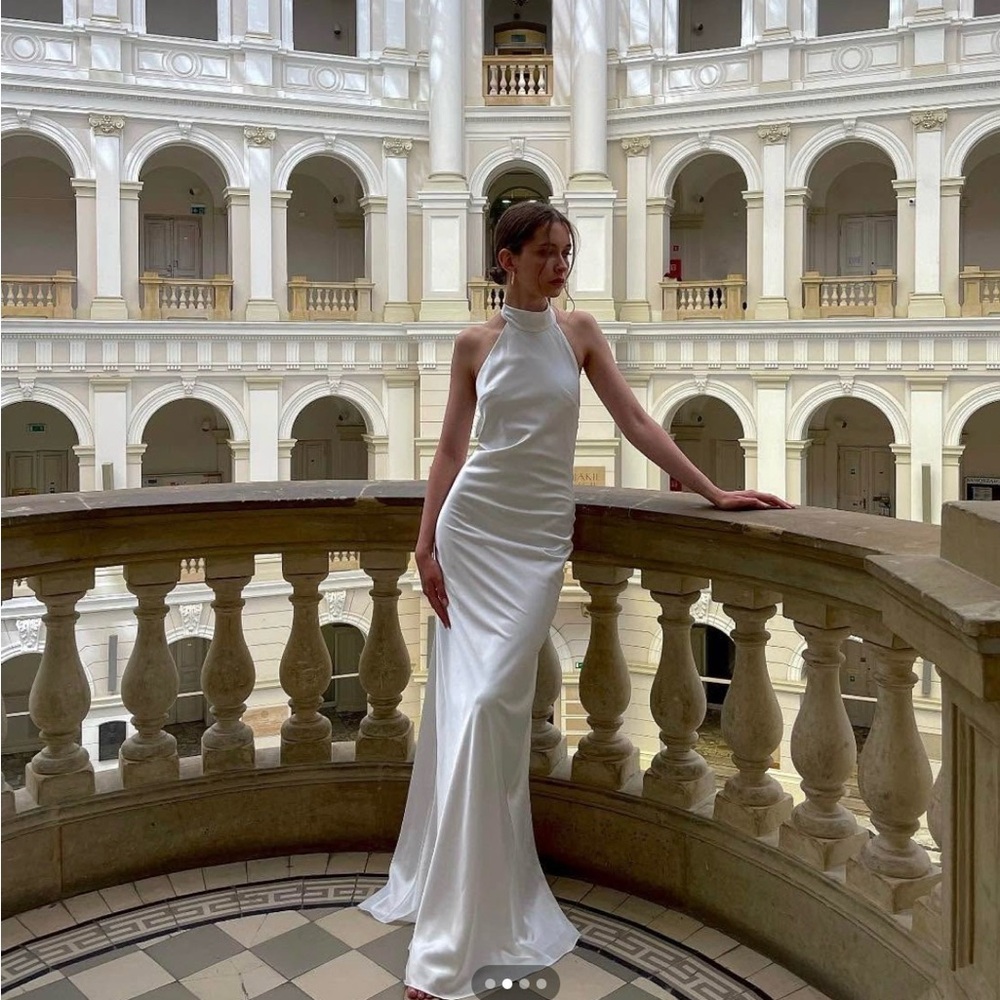 STUNNING BRIDAL  high neck Halter wedding dress bride tie satin choker